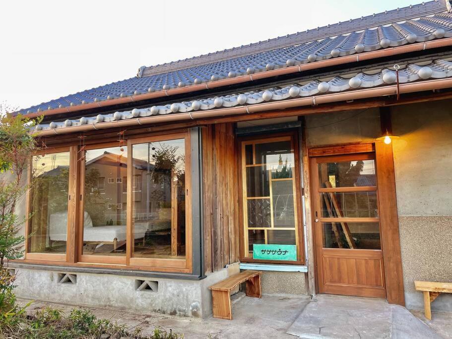 淡路島の古民家1棟貸切宿 サササウナ 薪ストーブサウナとタイハーブ蒸気浴 Экстерьер фото